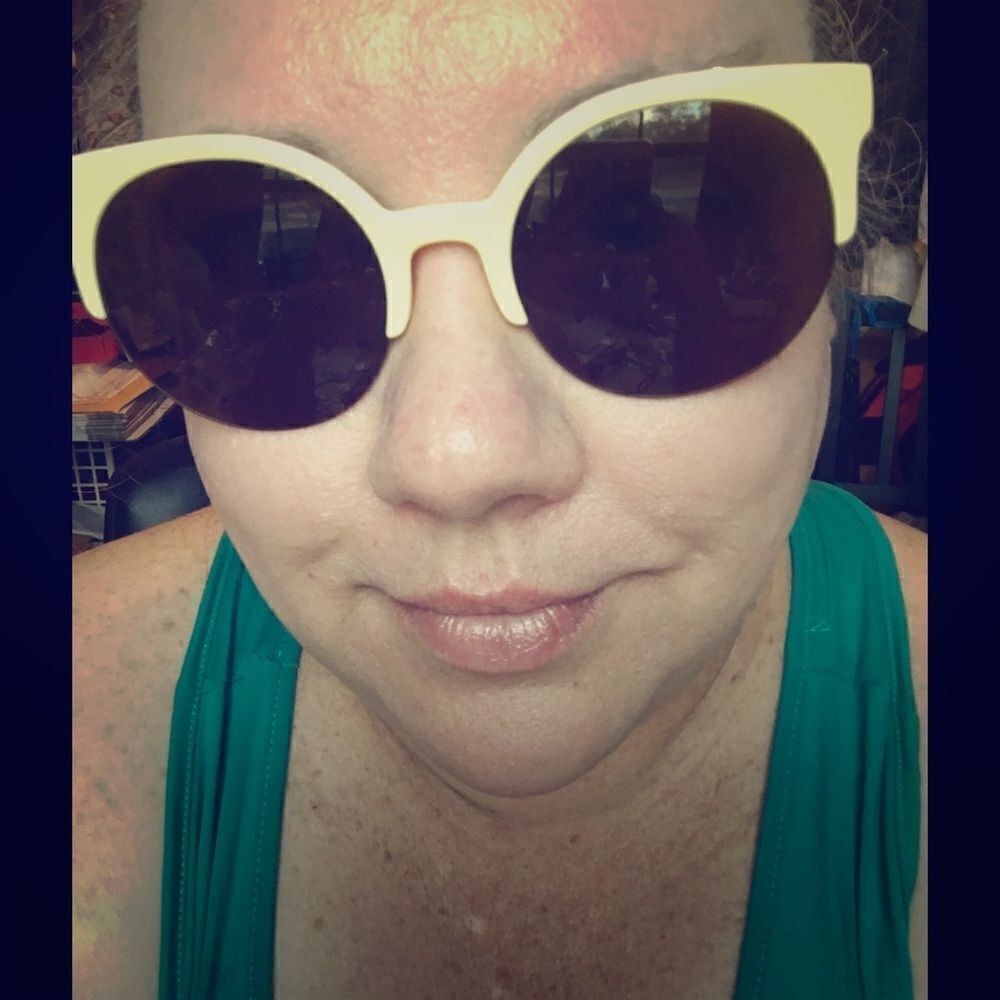 Cat Eye Sunnies‎